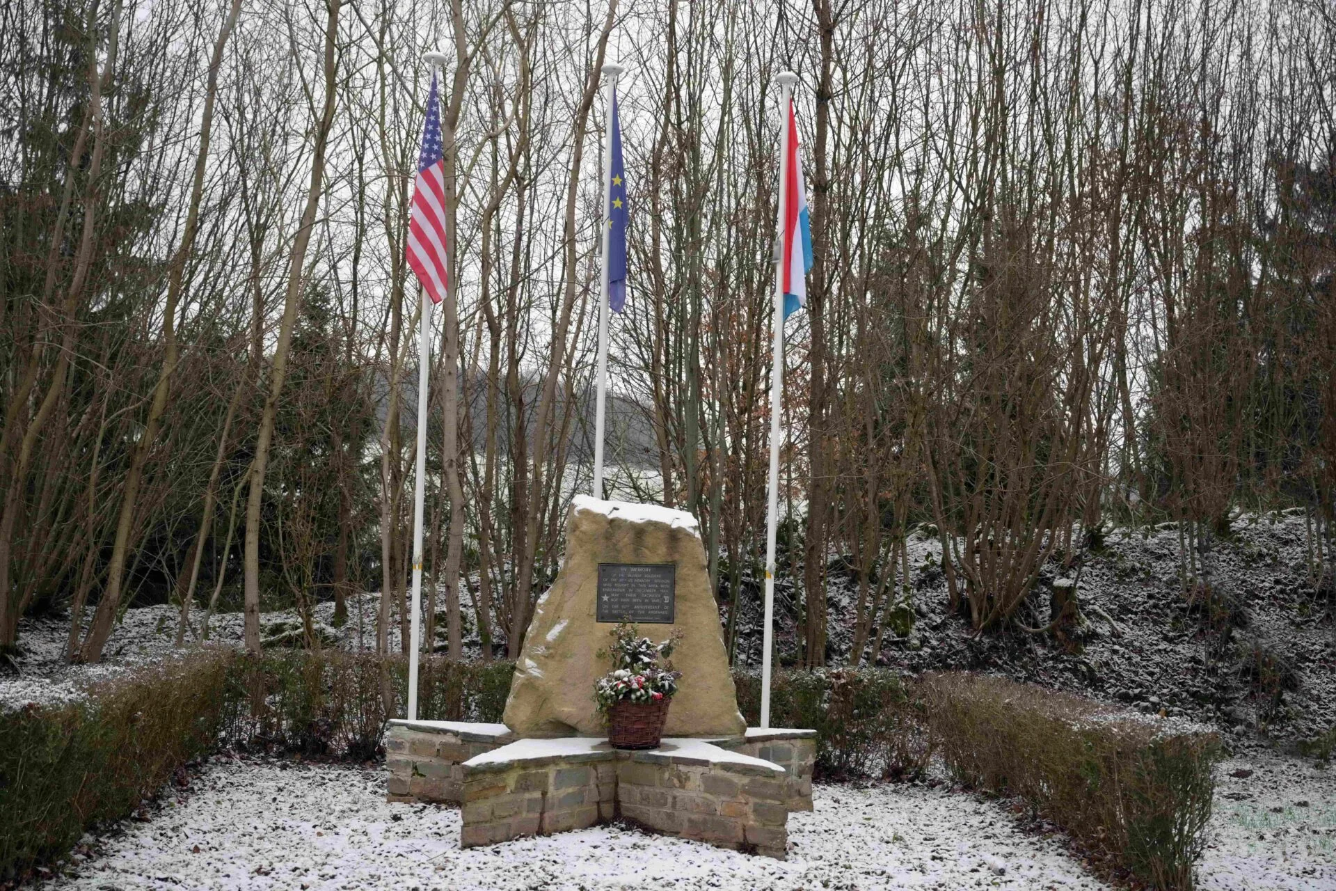 Och an deser Zäit soll un di gefalen Zaldoten erënnert ginn. Denkmal an der Schankegriecht.(Photo Charles Reiser)